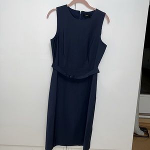 Theory size 8 navy belted shift dress knee length
